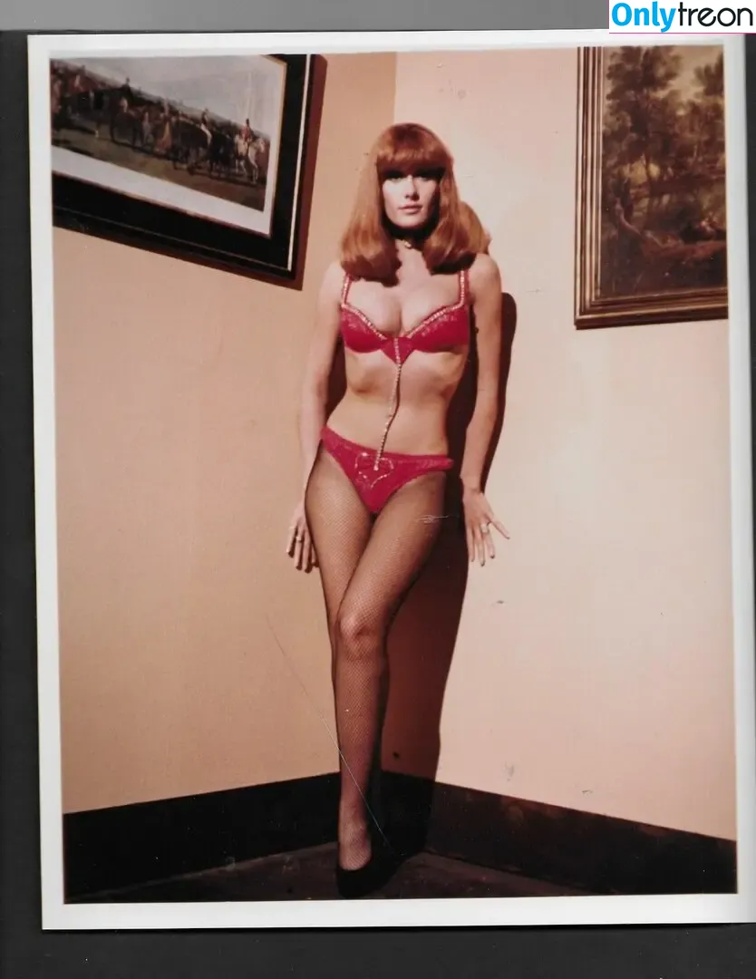 Robyn Hilton голая photo #0002 (Robyn Hilton)