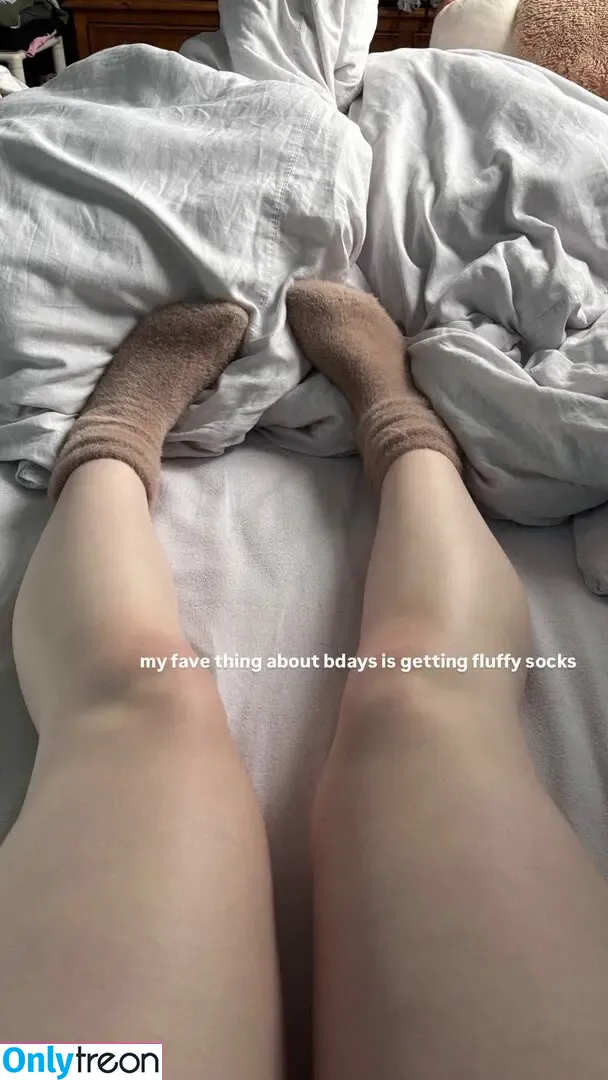 Robyn nude photo #0600 (robynsnotreal / rrr0byn / therealredrobyn)