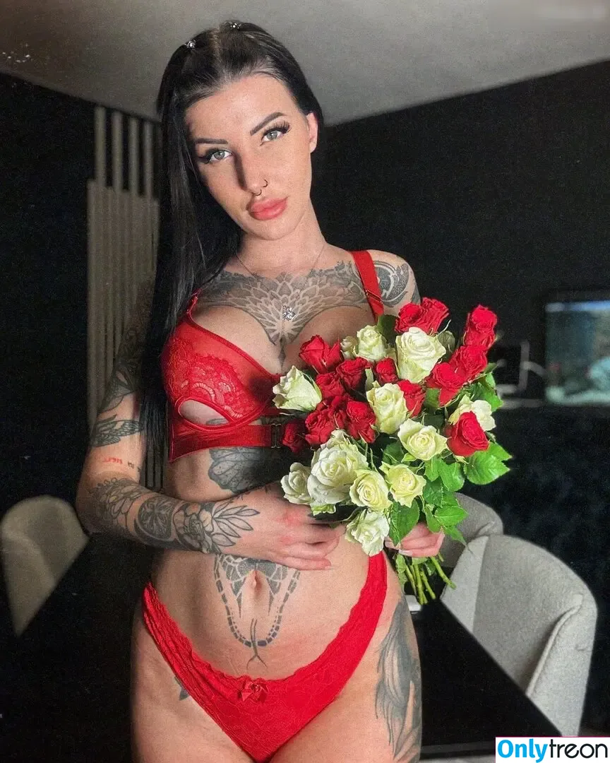 Roccogirl / cholewalaura nude photo #0002 (cholewalaura / roccogirl)