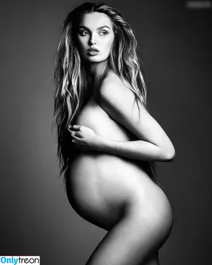 Romee Strijd / romeestrijd фото голая #0034