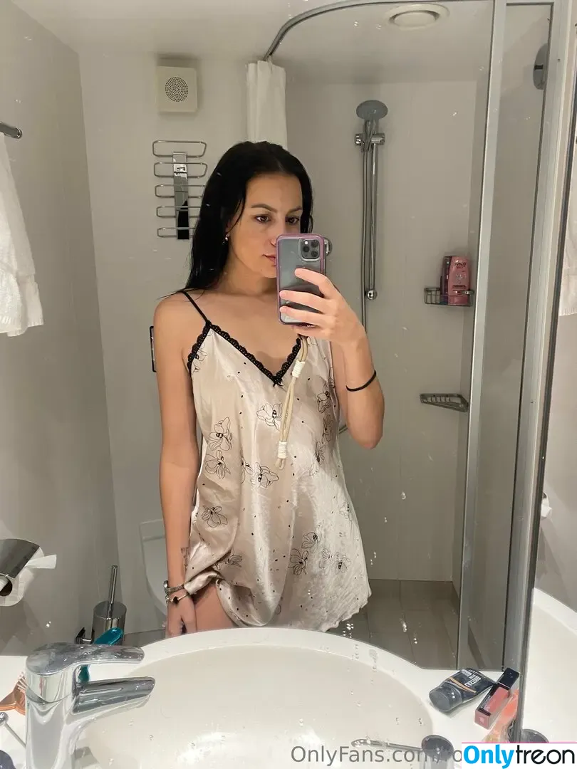romersannie nude photo #0054 (romersannie)