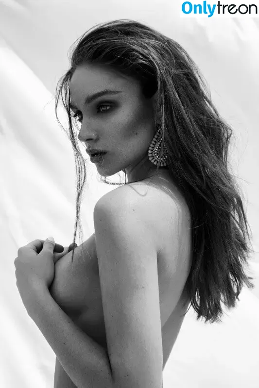 Romi Pavoncello nude photo #0009 (romipavoncello)