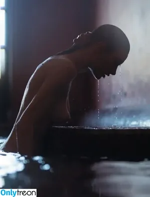  nude photo #0004