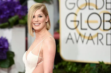 Rosamund Pike / mspike nude photo #0007
