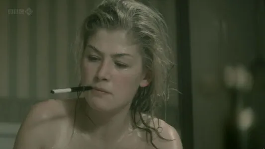 Rosamund Pike / mspike nude photo #0041