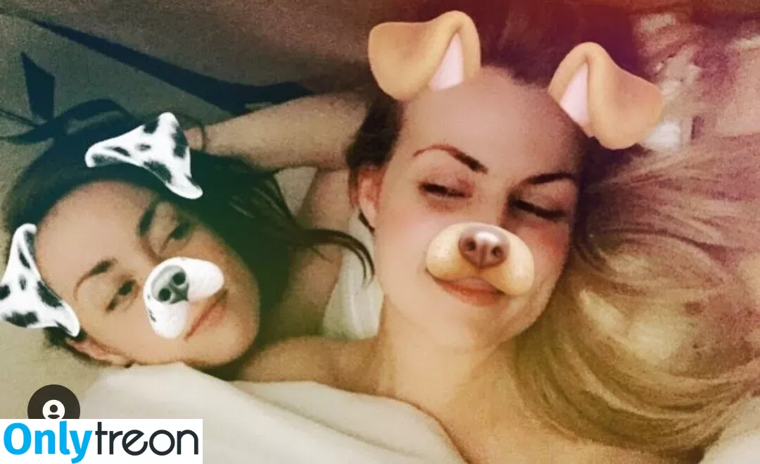 Rose And Rosie nude photo #0007 (loverose0 / roseellendix)