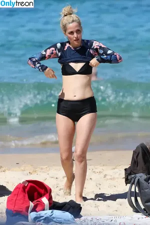 Rose Byrne / fullyrosebyrne nude photo #0388
