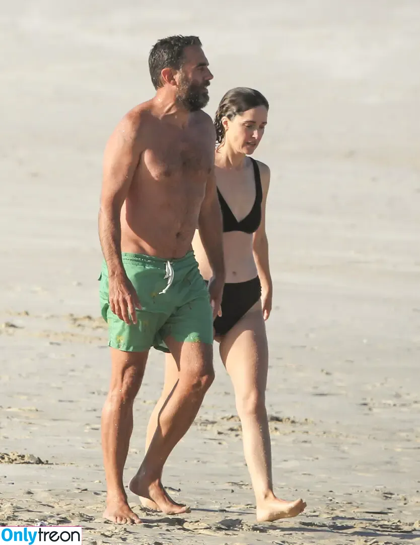 Rose Byrne nude photo #0429 (fullyrosebyrne)