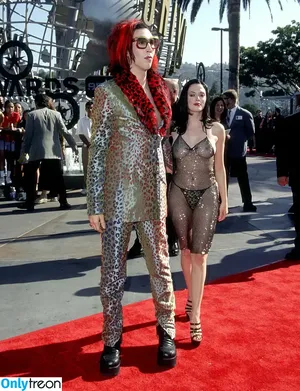 Rose Mcgowan / rosemcgowan фото голая #0416