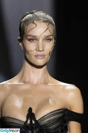 Rosie Huntington-Whiteley / Rosie Huntington Whiteley / rosiehw фото голая #1324
