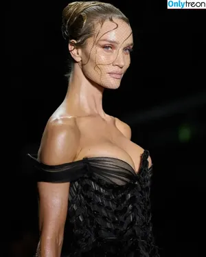 Rosie Huntington-Whiteley / Rosie Huntington Whiteley / rosiehw фото голая #1331