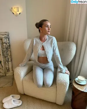 Rosie Huntington-Whiteley / Rosie Huntington Whiteley / rosiehw фото голая #1358