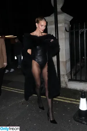 Rosie Huntington-Whiteley / rosiehw nude photo #1419