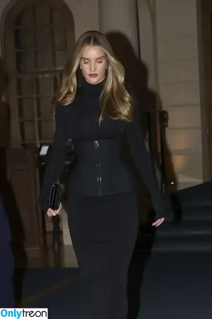 Rosie Huntington-Whiteley / rosiehw nude photo #1435