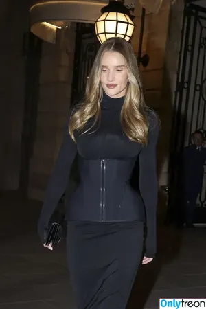 Rosie Huntington-Whiteley / rosiehw nude photo #1441