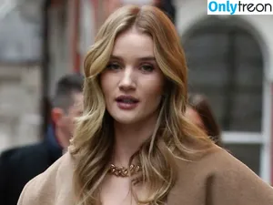 Rosie Huntington-Whiteley / Rosie Huntington Whiteley / rosiehw фото голая #1523