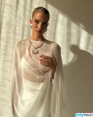 Rosie Huntington-Whiteley / Rosie Huntington Whiteley / rosiehw фото голая #1586