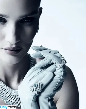 Rosie Huntington-Whiteley / Rosie Huntington Whiteley / rosiehw фото голая #1610