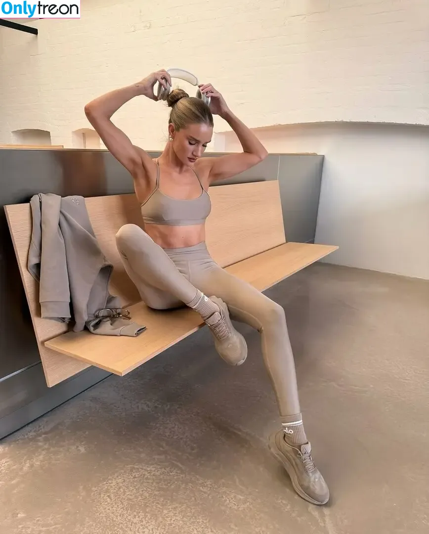 Rosie Huntington-Whiteley голая photo #1423 (Rosie Huntington Whiteley / rosiehw)