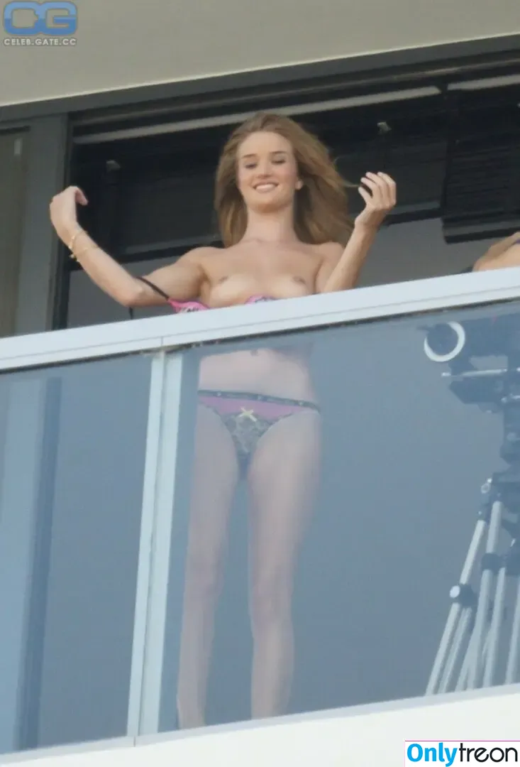 Rosie Huntington-Whiteley голая photo #1505 (Rosie Huntington Whiteley / rosiehw)
