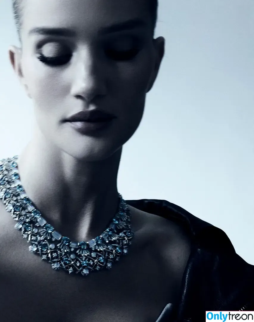 Rosie Huntington-Whiteley голая photo #1612 (Rosie Huntington Whiteley / rosiehw)