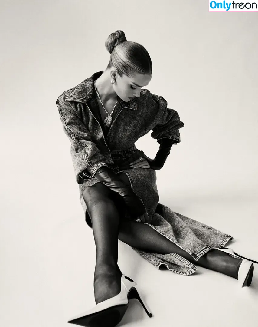 Rosie Huntington-Whiteley голая photo #1616 (Rosie Huntington Whiteley / rosiehw)