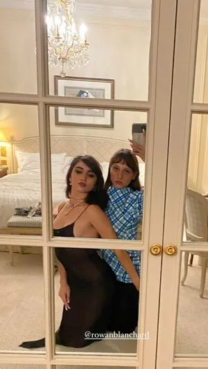 Rowan Blanchard / Simp Chat / rowanblanchard фото голая #0438