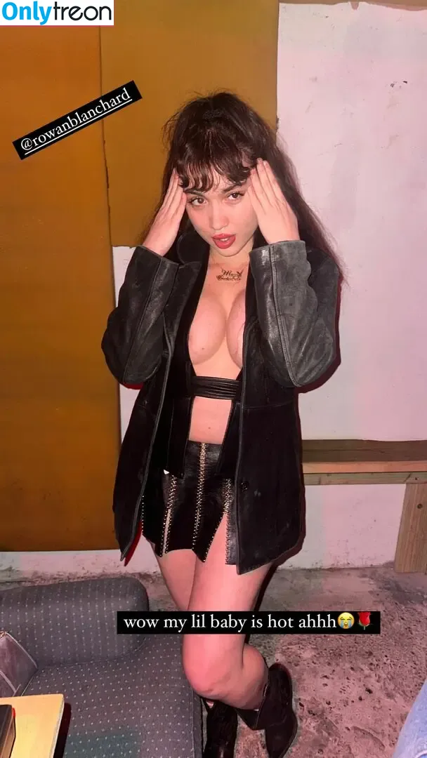 Rowan Blanchard nude photo #0591 (Simp Chat / rowanblanchard)