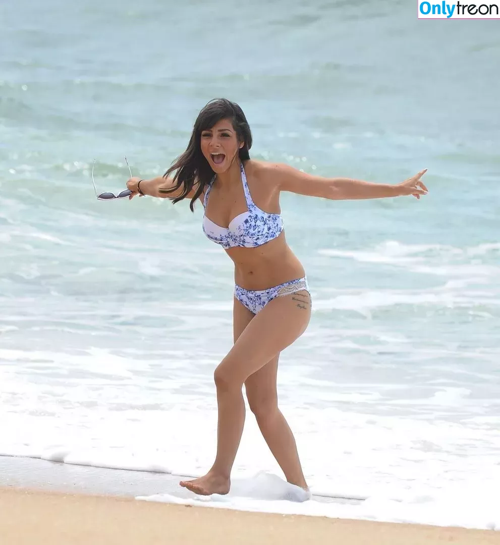 Roxanne Pallett nude photo #0174 (theroxannecarrion)