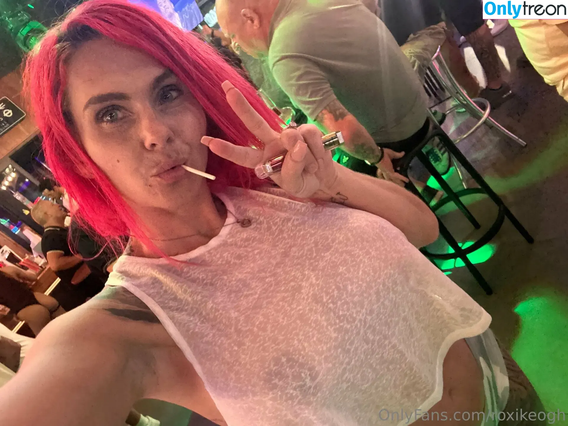 roxikeogh nude photo #0123 (roxikeoghmodel)