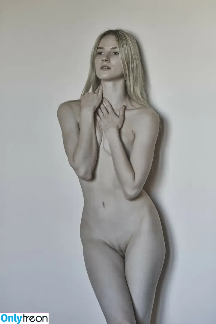 Roxy Shaw nude photo #0137 (roxyshaw / roxyshawww)