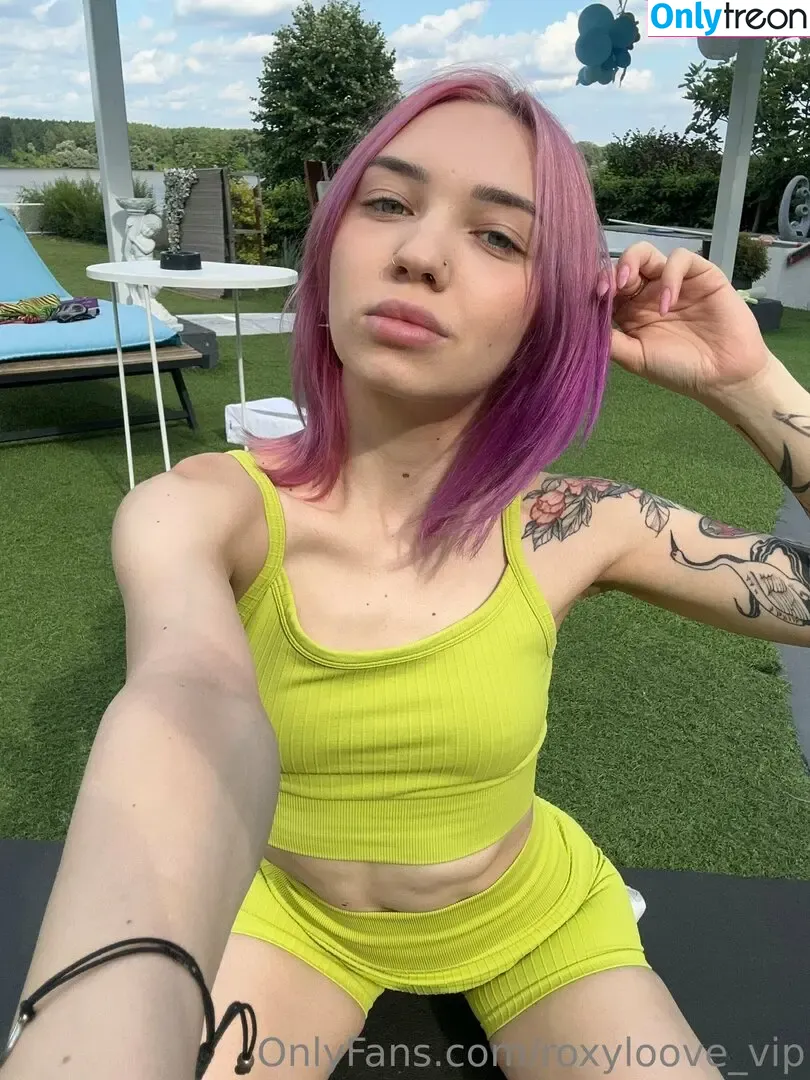 roxyloove_vip nude photo #1177 (mayberoxy)