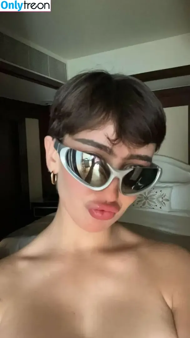 Roz Idrissi nude photo #0022 (Rozidrissi)