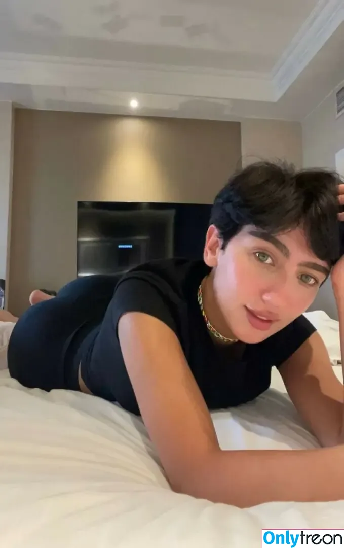 Roz Idrissi nude photo #0036 (Rozidrissi)