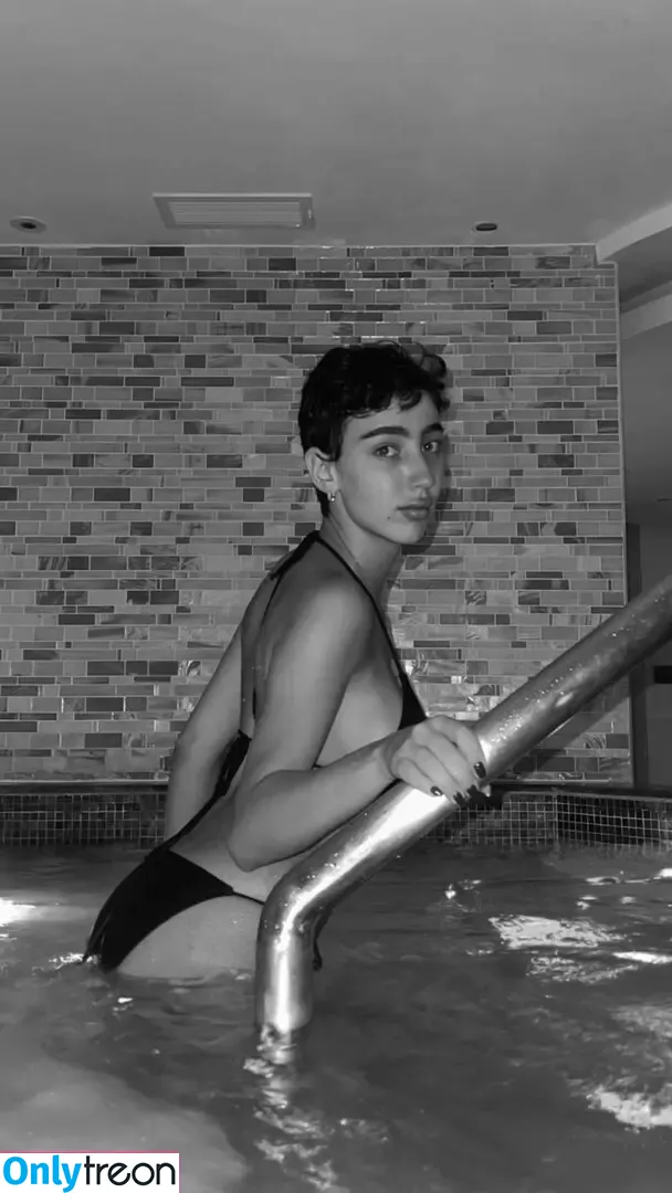 Roz Idrissi nude photo #0040 (Rozidrissi)