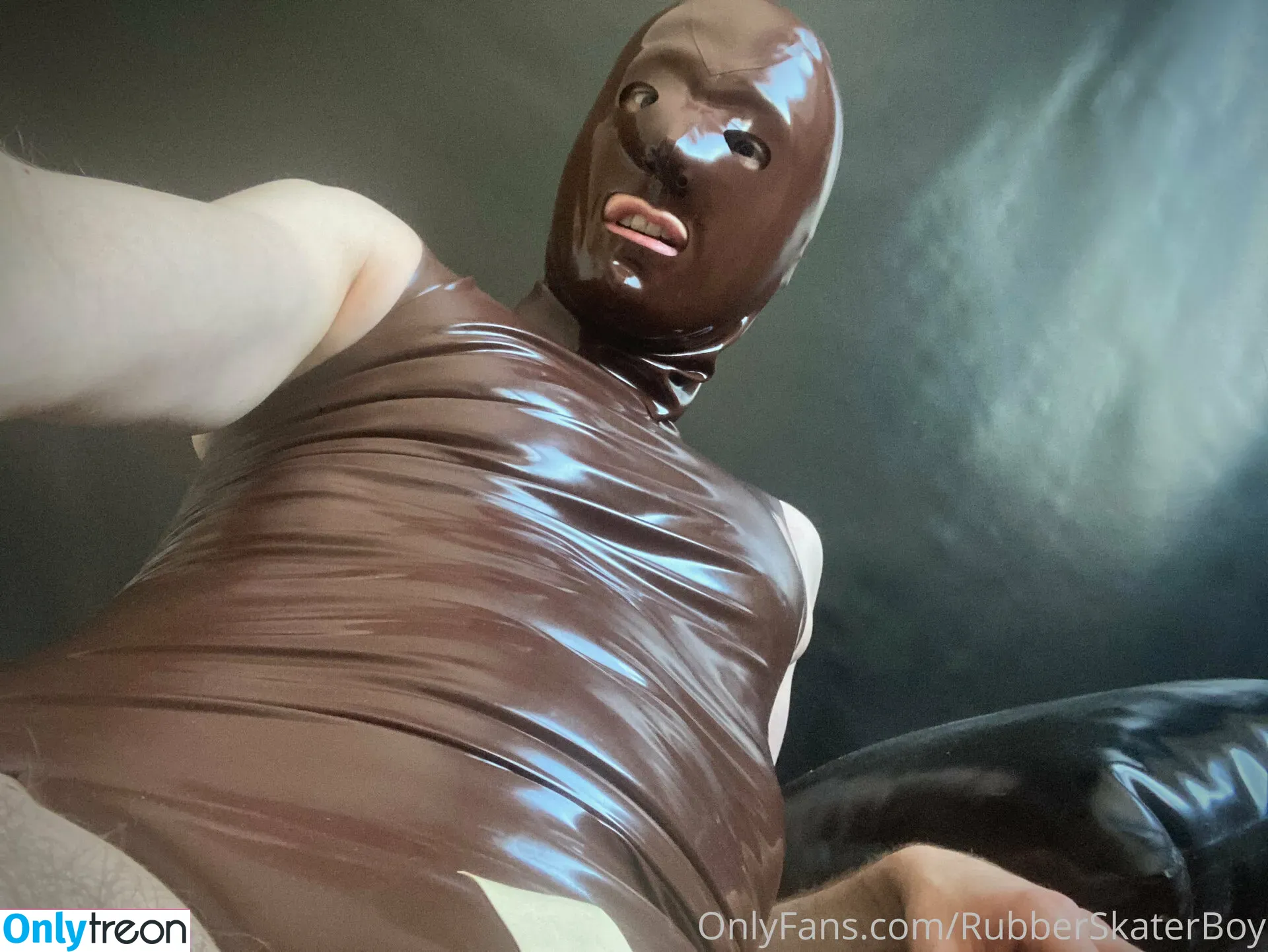 rubberskaterboy nude photo #0068 (rubberskaterboy)