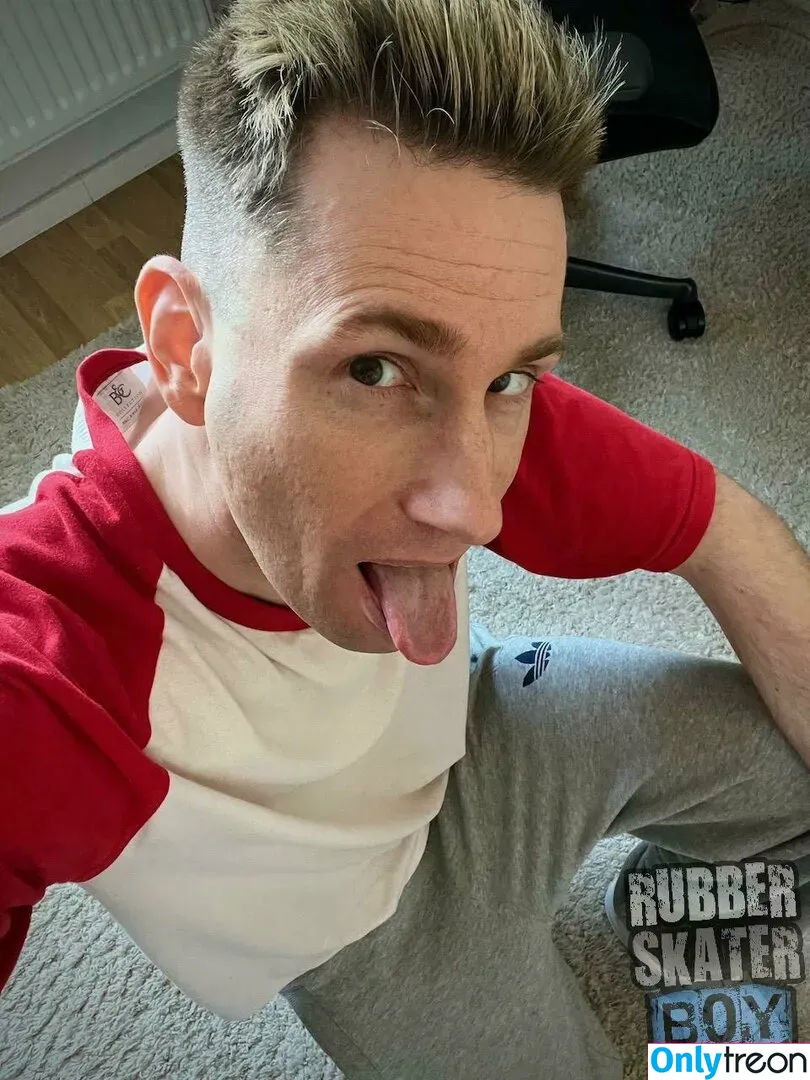 rubberskaterboy nude photo #0186 (rubberskaterboy)