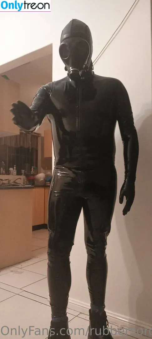 rubbersorcerer nude photo #0001 (urbansorcerer)