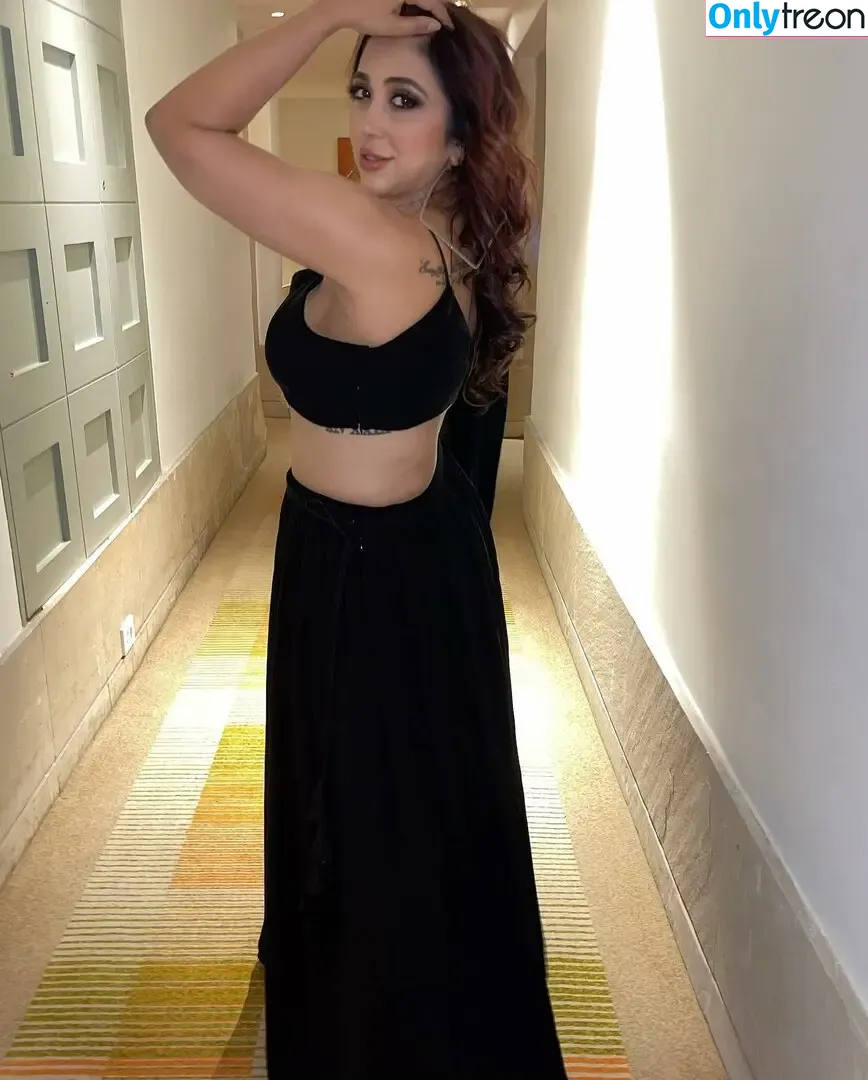 Ruchiraj nude photo #0025 (roweinawitch / ruchirajofficial)