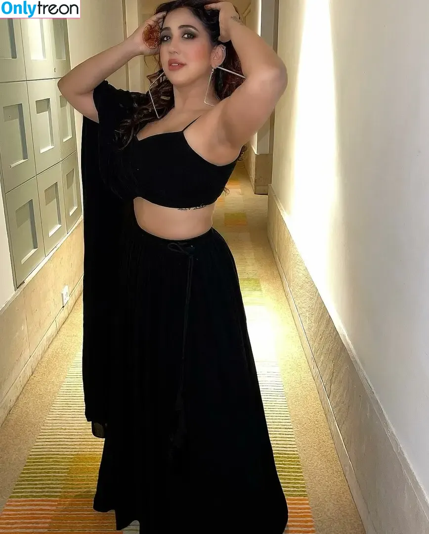 Ruchiraj nude photo #0027 (roweinawitch / ruchirajofficial)