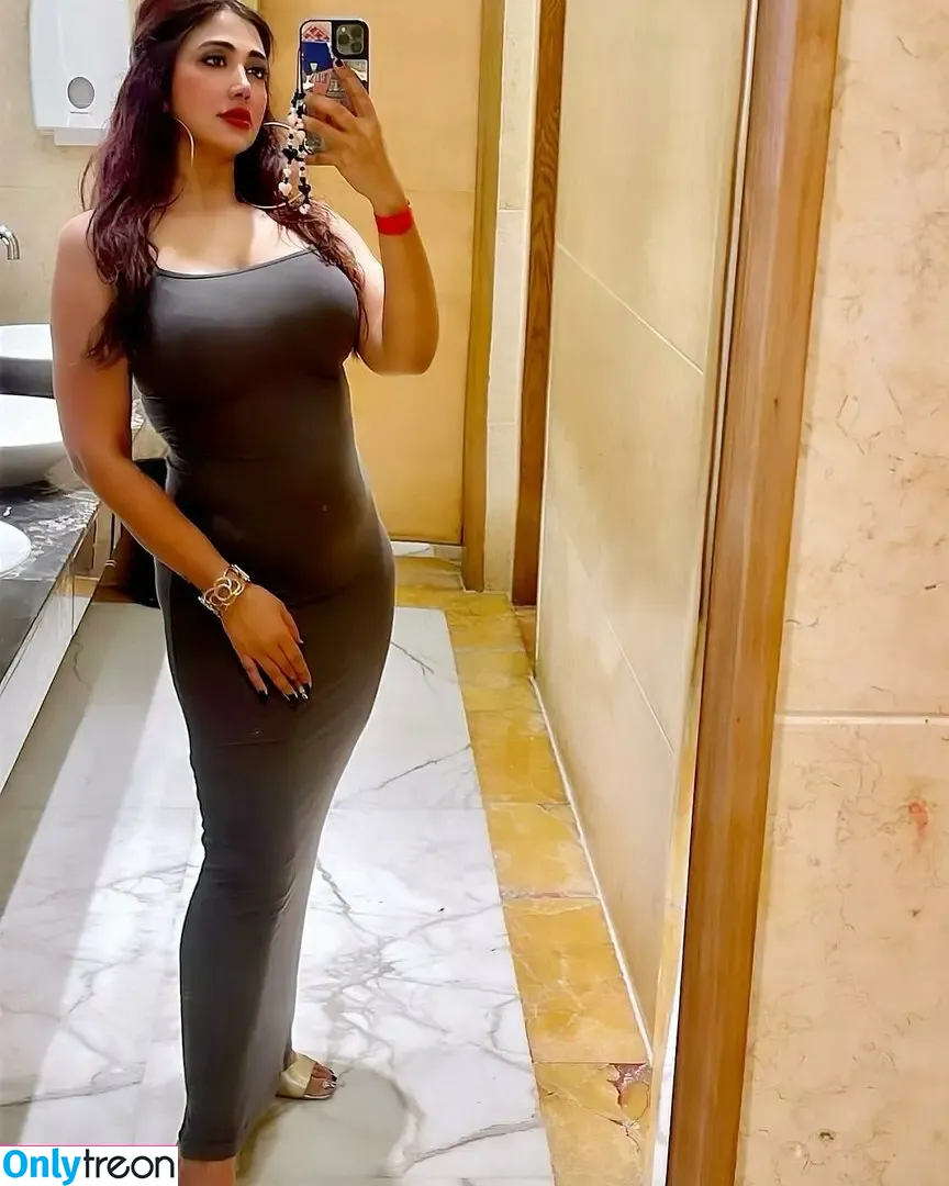 Ruchiraj nude photo #0030 (roweinawitch / ruchirajofficial)