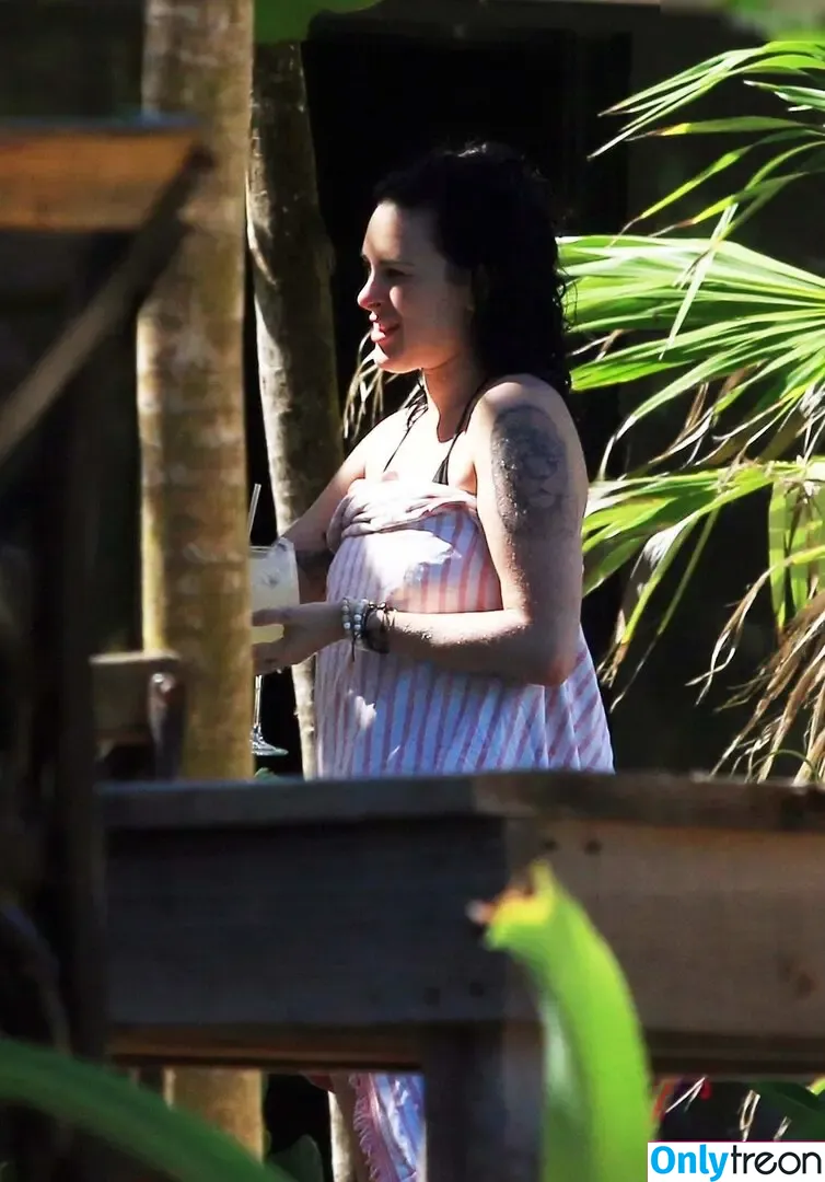 Rumer Willis nude photo #0614 (RumerWillis / therue)