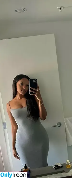Ruth B. / itsruthb nude photo #0004