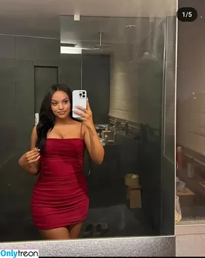 Ruth B. / itsruthb nude photo #0006