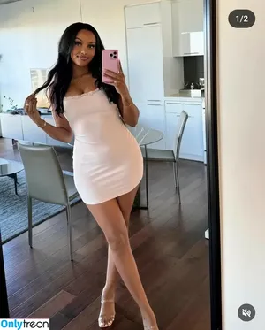 Ruth B. / itsruthb nude photo #0007