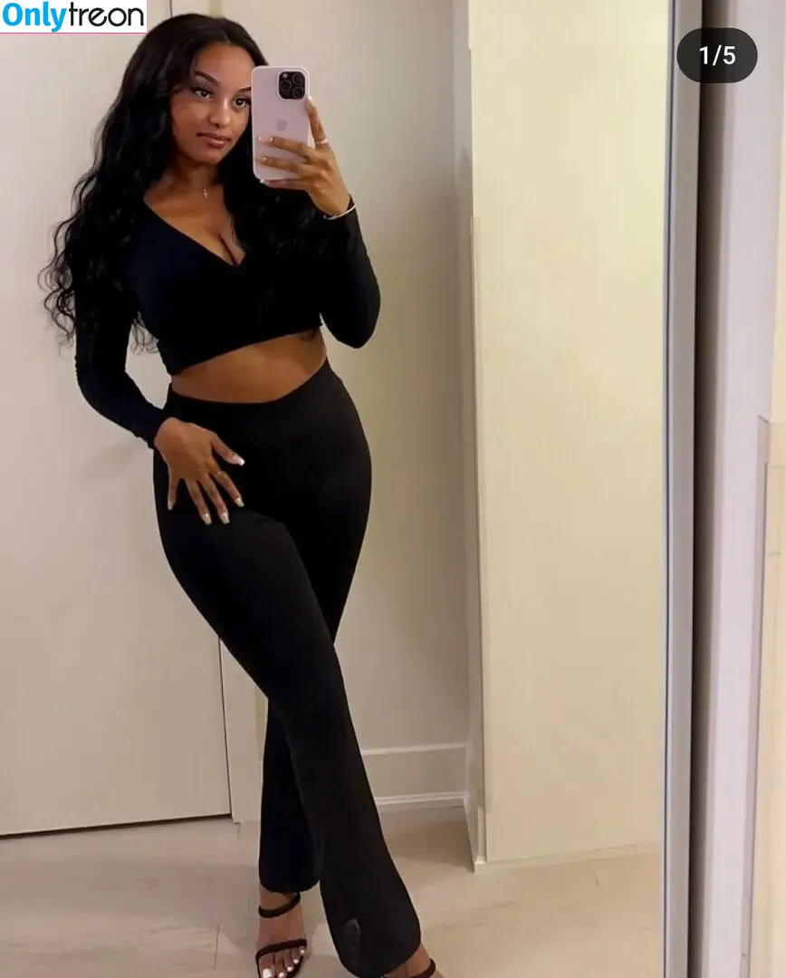 Ruth B. nude photo #0002 (itsruthb)