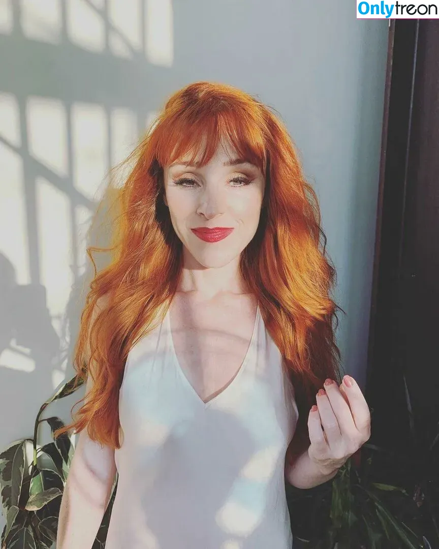 Ruth Connell голая photo #0002 (RuthieConnell / ruthie_connell)