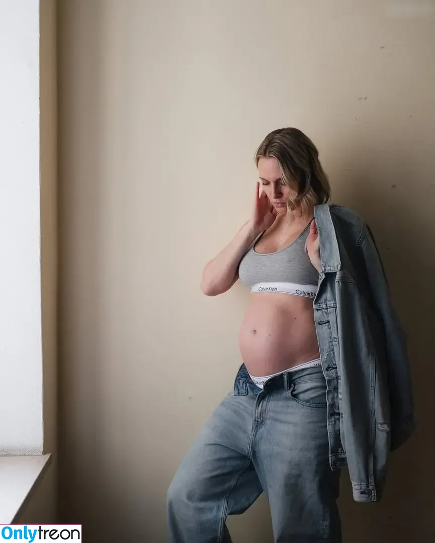 Ruth Hofmann nude photo #0237 (_ruth_hofmann)