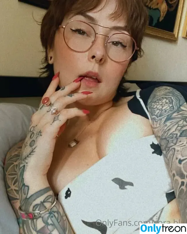 Sabyra nude photo #0041 (syabira_bakes)