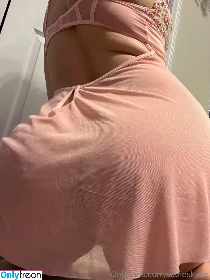 sadieskyee nude photo #0008 (sadieskye)